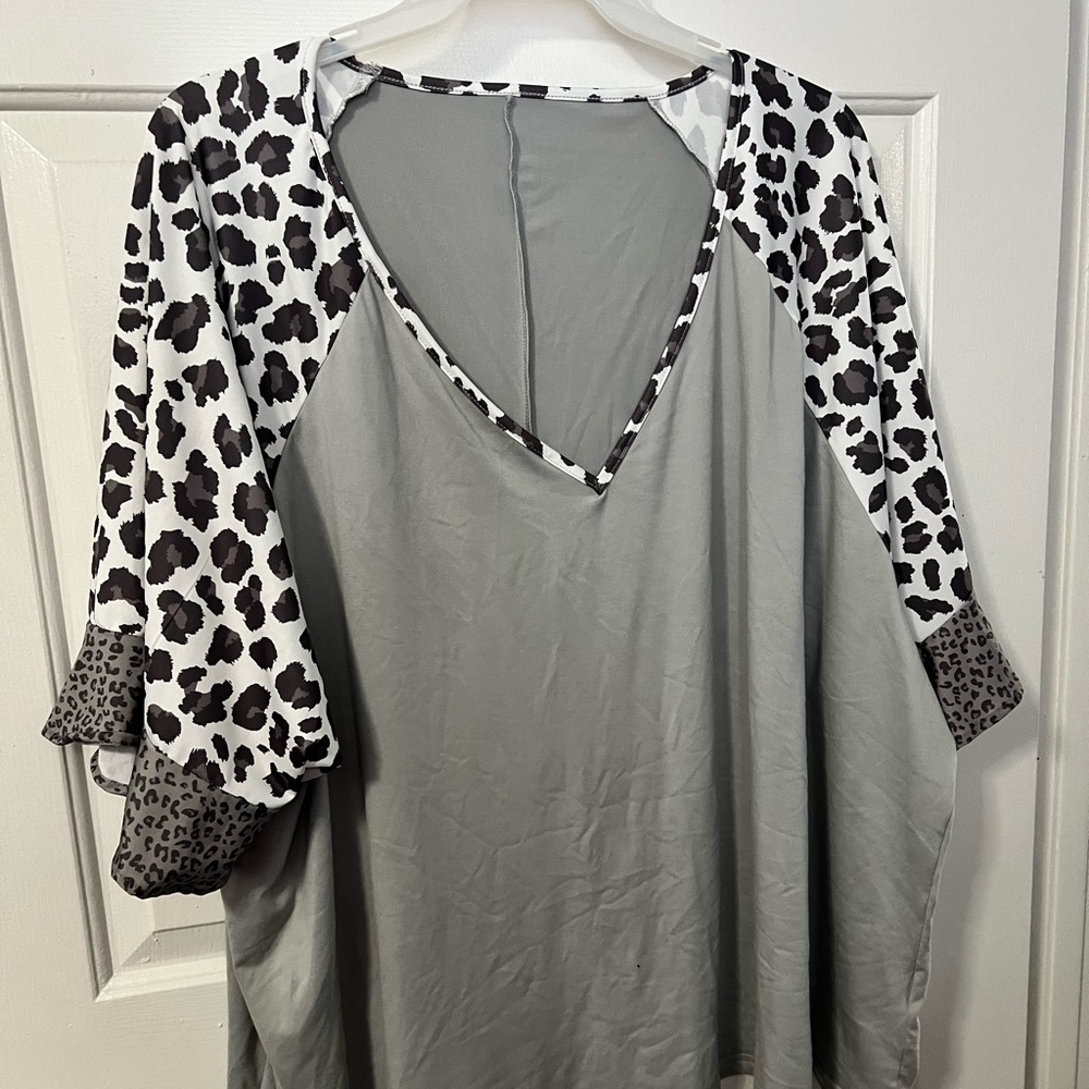 Multi Color animal print  bundle tops size 4xl